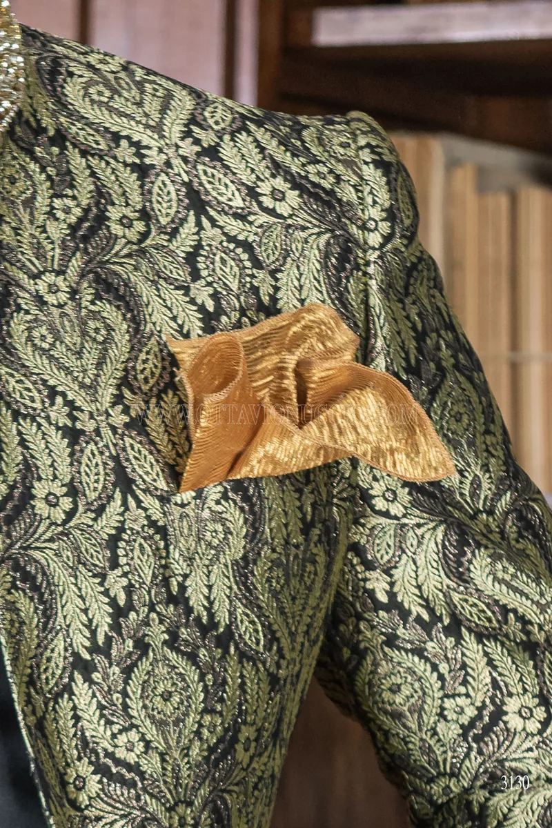 Vestito sposo gotico broccato oro con passamaneria sul collo coreano 6