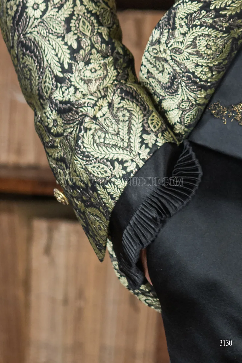Vestito sposo gotico broccato oro con passamaneria sul collo coreano 7