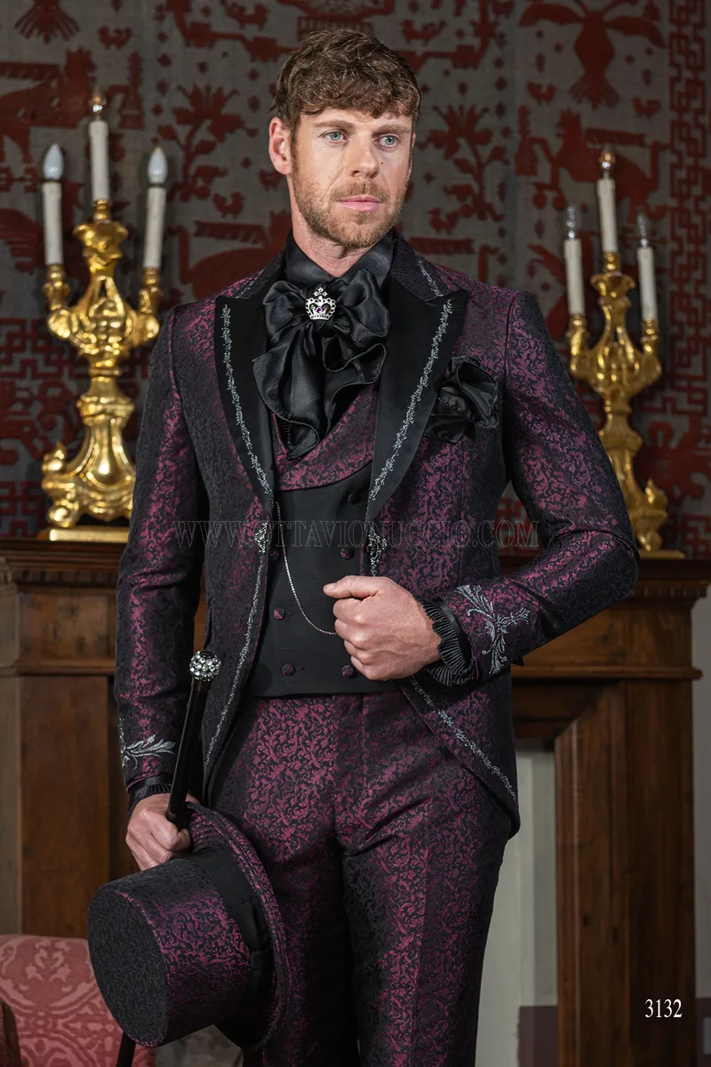 Vestito sposo gotico damascato prugna ricamato argento 1