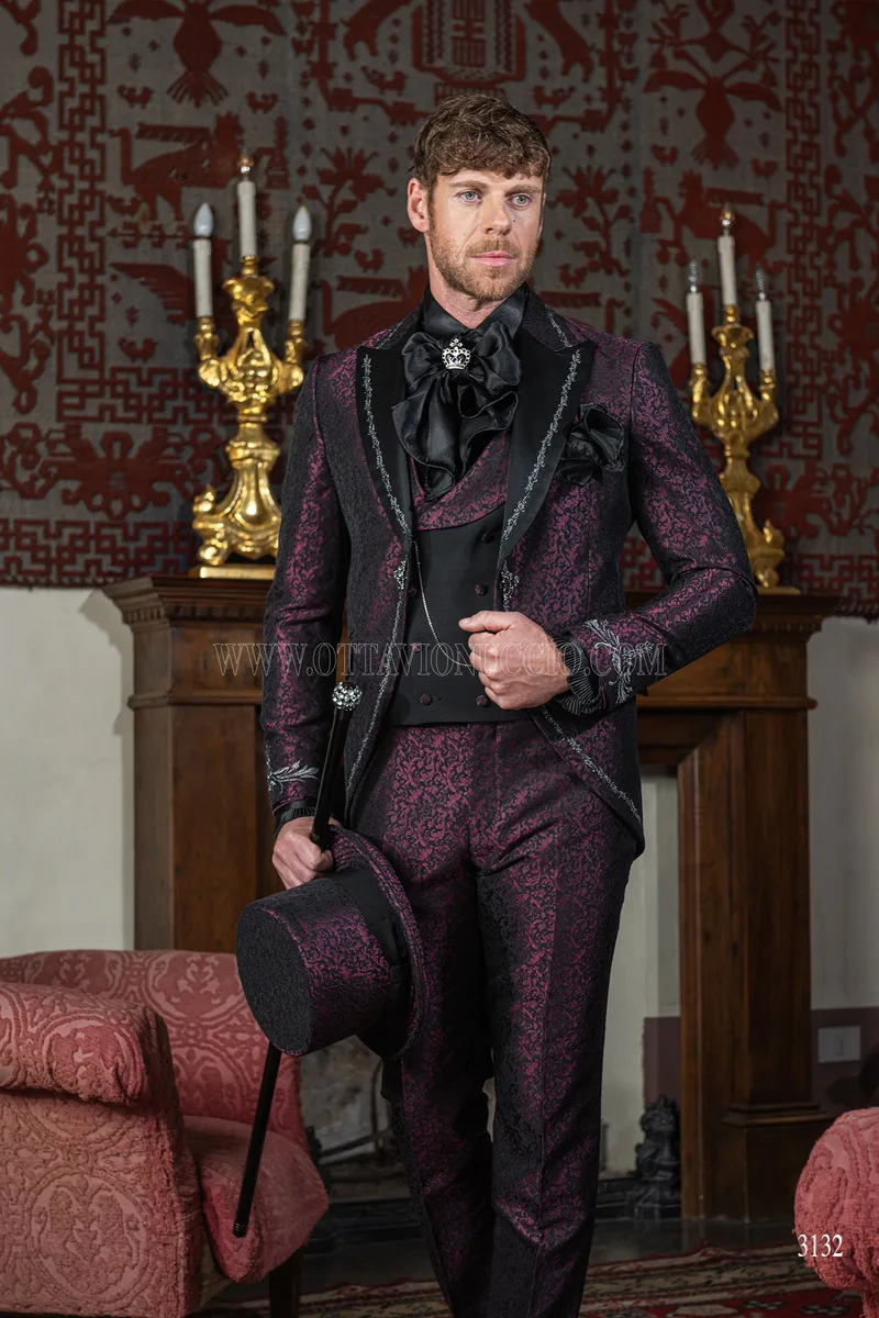 Vestito sposo gotico damascato prugna ricamato argento 3