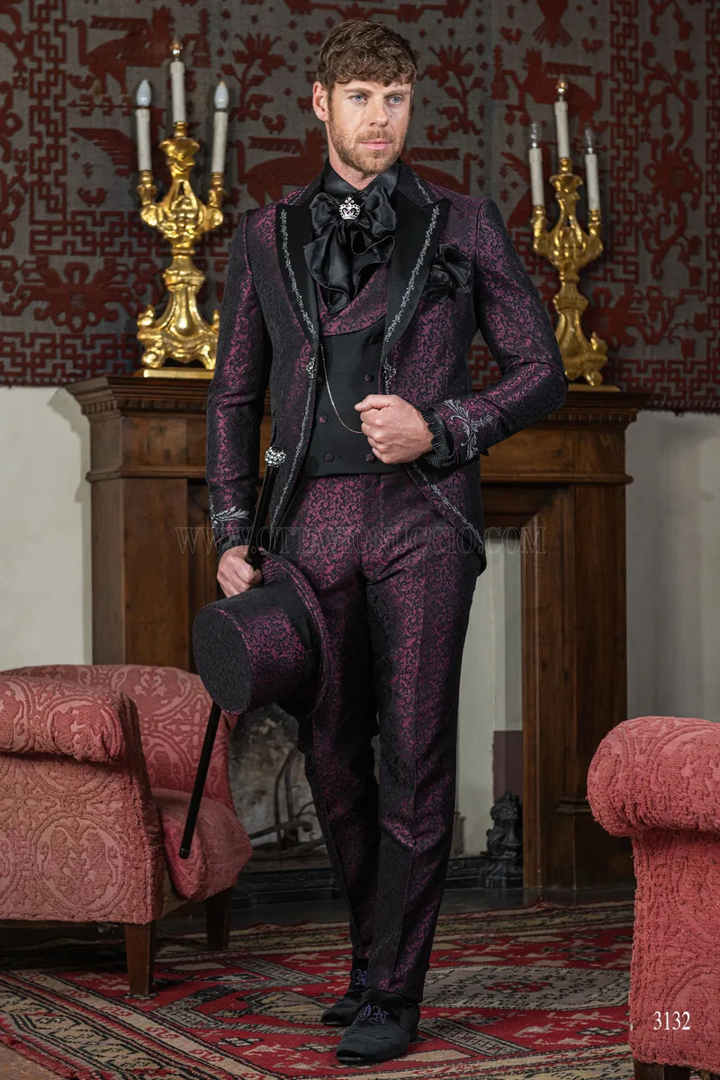 Vestito sposo gotico damascato prugna ricamato argento 4