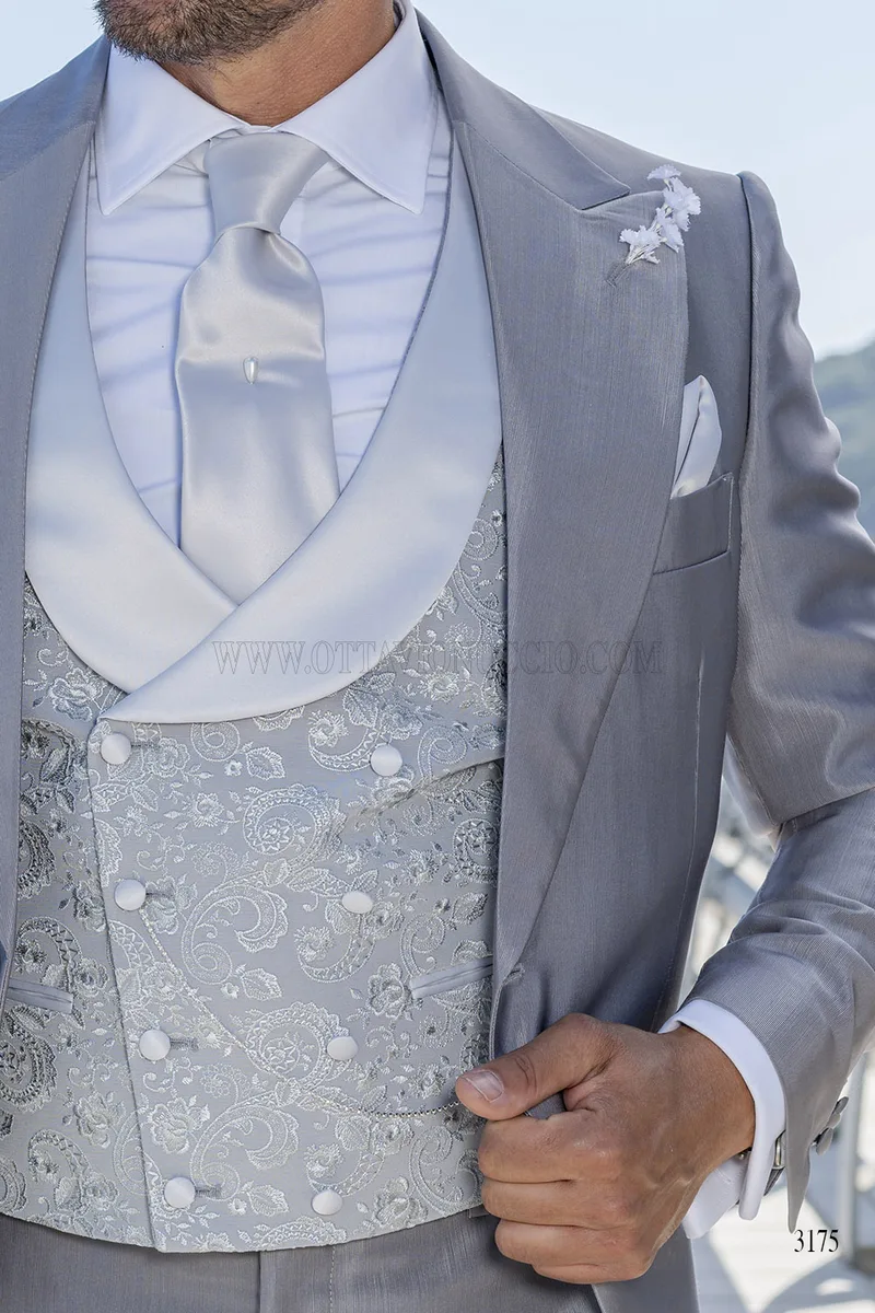 Abito da Sposo Grigio Perla con Gilet Ricamato 3