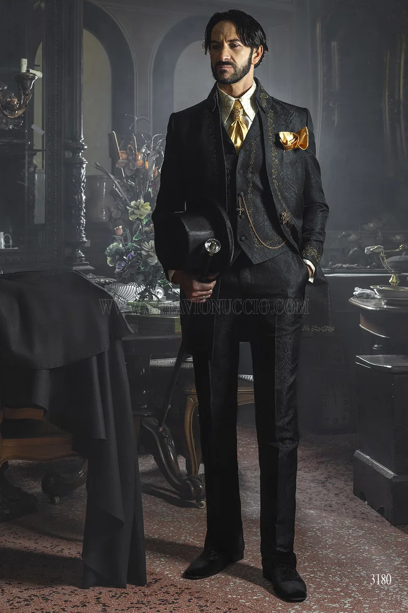 Redingote Aristocratica in Jacquard Nero con Ricami Oro Antico – fi