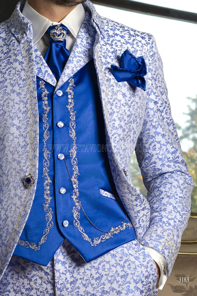 Redingote da Cerimonia Bianca e Blu con Ricami Argento 3