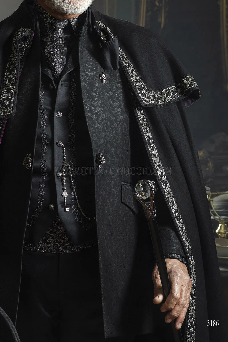 Redingote Damascata Nera – Stile Gotico Aristocratico – pm