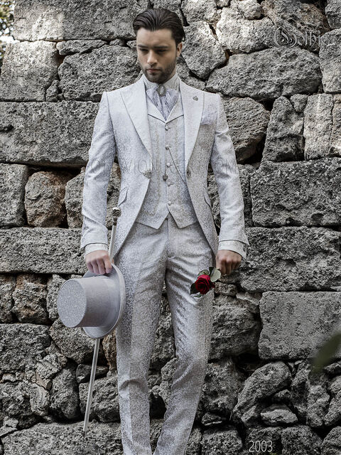 Abito da sposo damascato bianco stile gotico