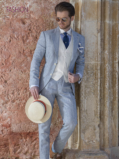 Abito estivo moda sposo millerighe di cotone blu su fondo bianco