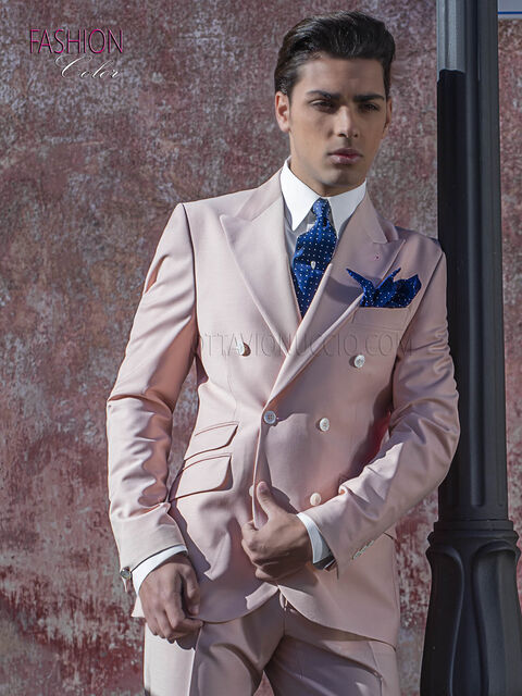 Abito doppiopetto moda, cerimonia sposo uomo fashion, colore rosa