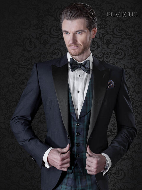 Giacca smoking blu con pantalone e gilet in tartan