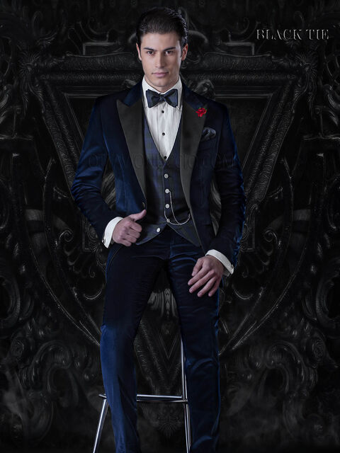 Smoking uomo blu elettrico in velluto per eventi di gala