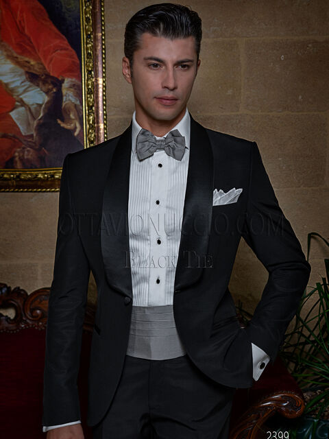 Smoking vestito uomo elegante nero collo sciallato
