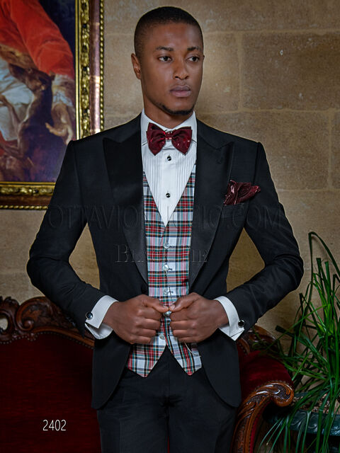 Smoking vestito uomo elegante nero rever a lancia