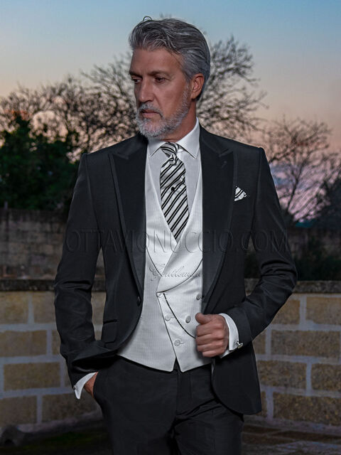 Abito moda da sposo nero misto lana, gilet doppiopetto bianco