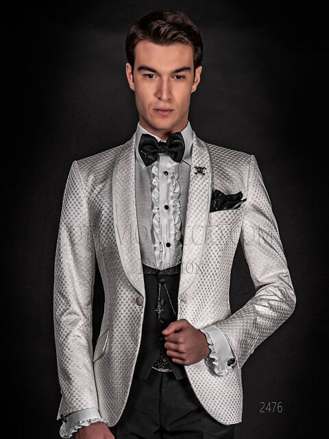 Giacca uomo in raso bianco ricamato con pantalone e gilet neri