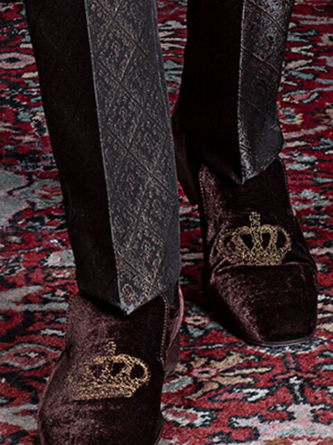 Slipper velluto marrone con ricamo corona oro