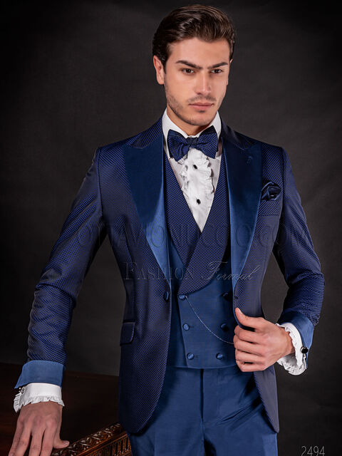 Abito sposo in total look blu con inserti a contrasto in raso