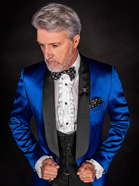 Giacca smoking uomo blu elettrico in raso con pantalone nero