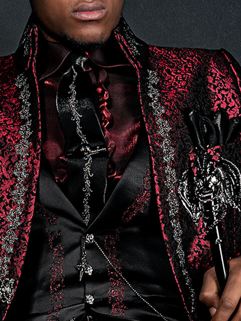 Gilet in raso nero con greca ricamata rossa