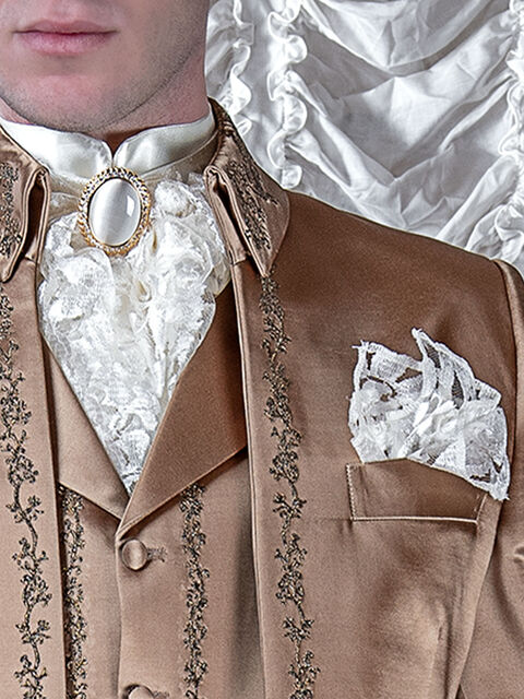 Plastron annodato in pizzo avorio con fazzoletto