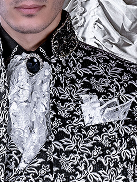 Plastron annodato in pizzo bianco con fazzoletto