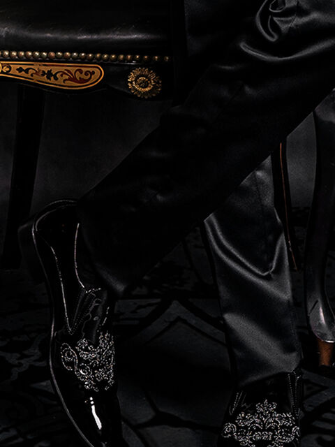 Pantofola vernice nera ricamo barocco nero argento