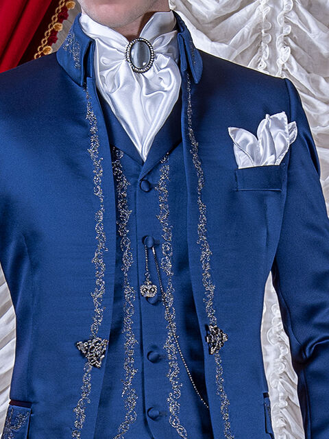 Gilet in raso blu con ricamo nero e argento