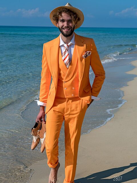 Completo cerimonia in piquet arancio per un matrimonio in spiaggia vintage chic
