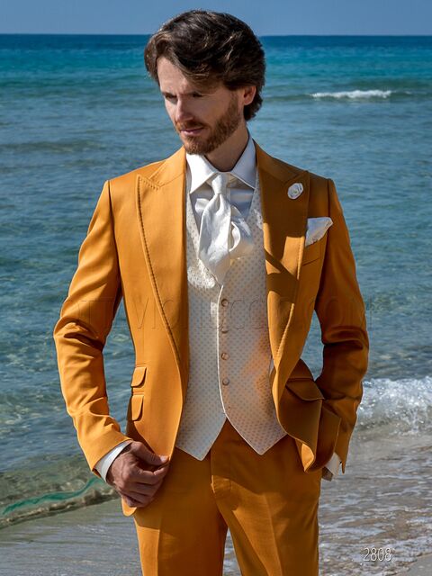 Abito cerimonia in satin oro per un matrimonio hipster-style