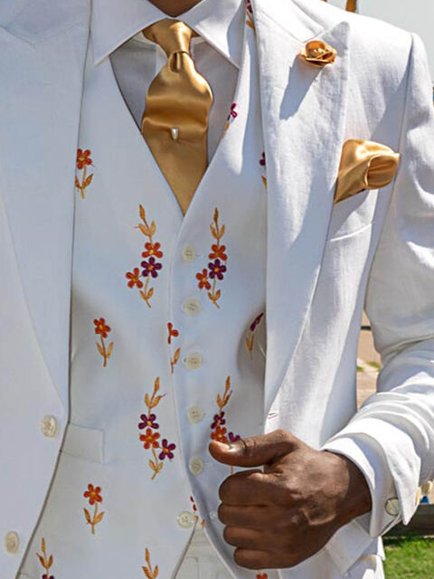 Gilet in tessuto millerighe bianco con ricamo a fiori in rilievo