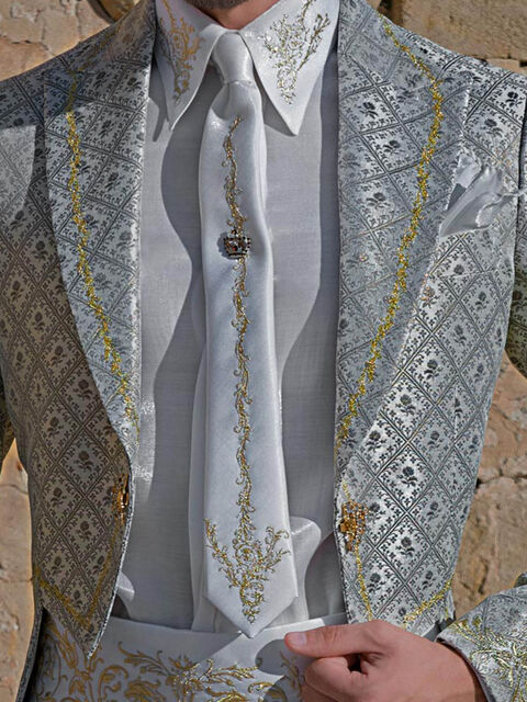 Camicia, Cravatta e Fascia in tessuto lurex bianco con ricamo