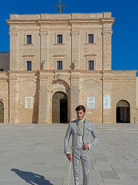 Abito cerimonia collo Napoleone tessuto broccato grigio perla