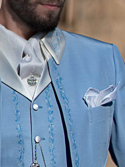 Camicia e Cravatta in tessuto lurex bianco con ricamo