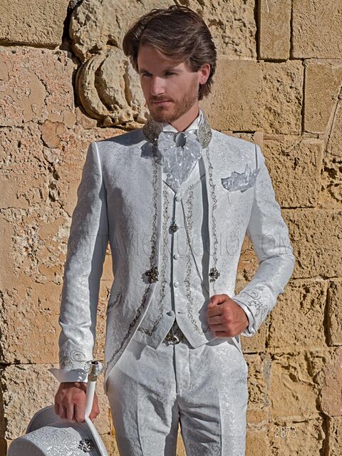Abito coreano in stile barocco damascato bianco con ricami argento