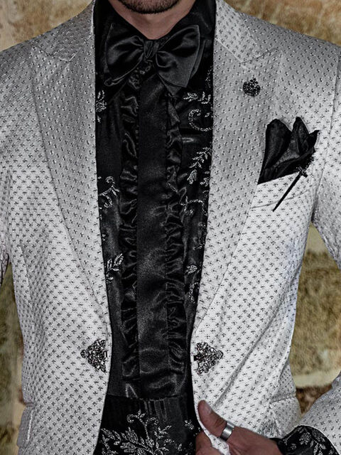 Camicia in raso nero con ricamo argento-nero e volant