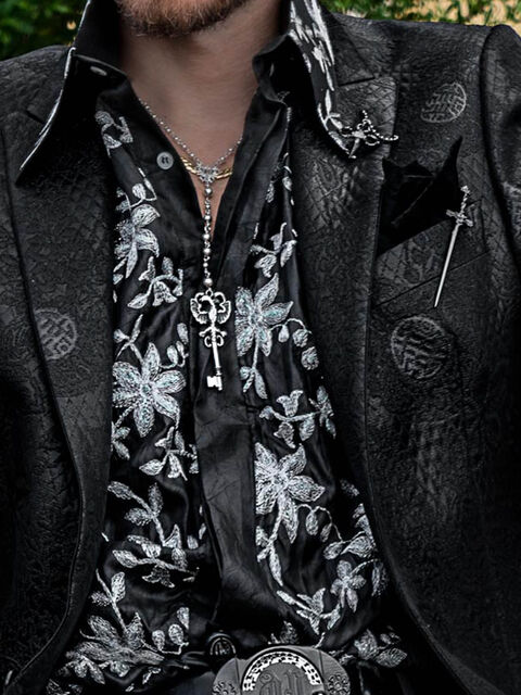 Camicia in raso nero con ricamo perlato