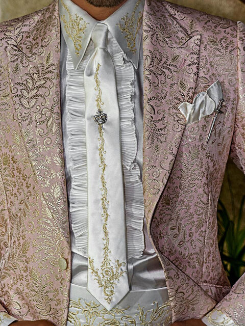 Camicia e accessori in microfibra di raso bianco con ricamo drago oro