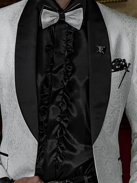 Camicia in raso nero con volant
