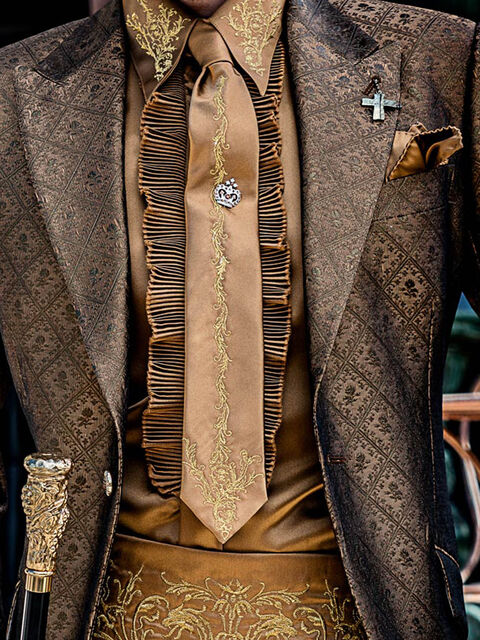 Camicia e accessori in microfibra di raso oro scuro con ricamo drago oro