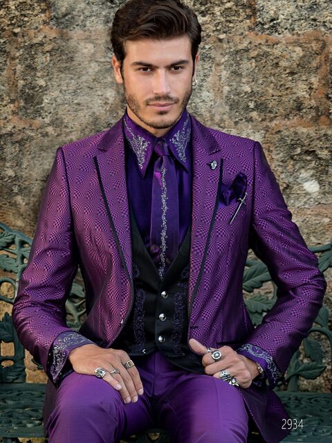 Gilet in raso nero con greca ricamata nero viola