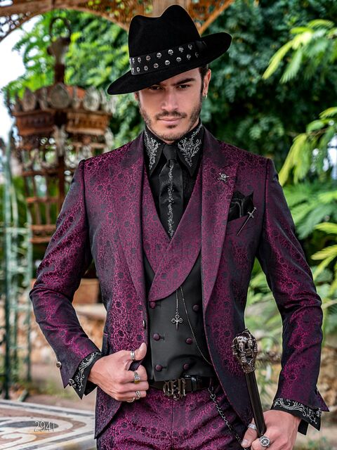 Abito uomo damascato fucsia con gilet abbinato per cerimonie in stile gotico