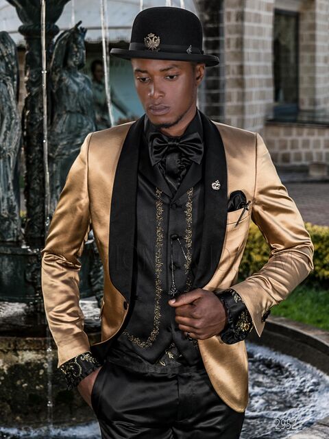 Camicia in raso nero con ricamo oro-nero e volant