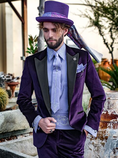 Smoking moderno stile gotico in velluto viola con rever raso nero