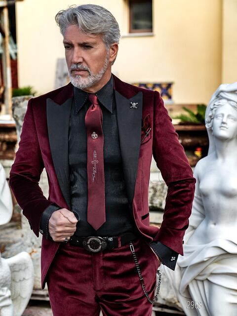 Smoking moderno da uomo velluto bordeaux con rever raso nero