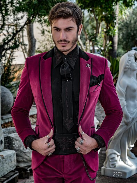 Abito cerimonia alternativo in stile “shabby-chic” in velluto fucsia