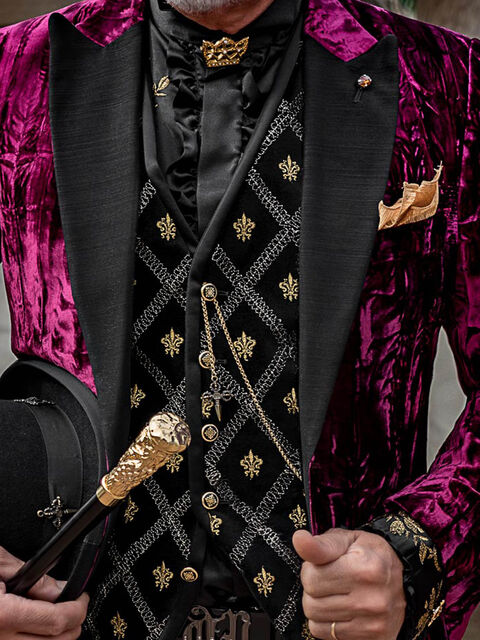 Gilet in cotone nero con ricamo oro