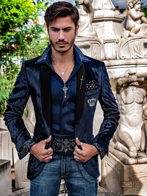 Smoking uomo in velluto blu effetto gessato con ricamo corona argento