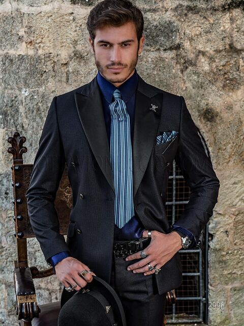 Abito doppiopetto elegante uomo in tessuto blu e nero e rever in raso