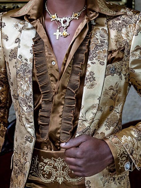 Camicia in raso oro scuro plissè e ricamo drago