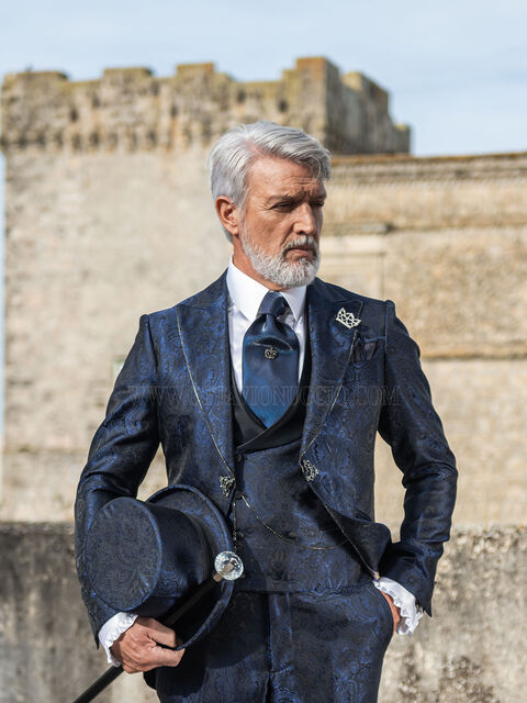 Abito sposo redingote damascato blu con strass sul profilo rever