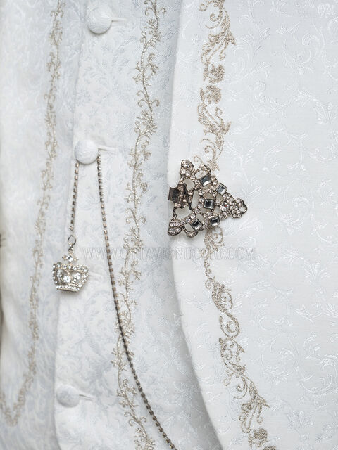 Gilet con rever broccato bianco ricamo argento